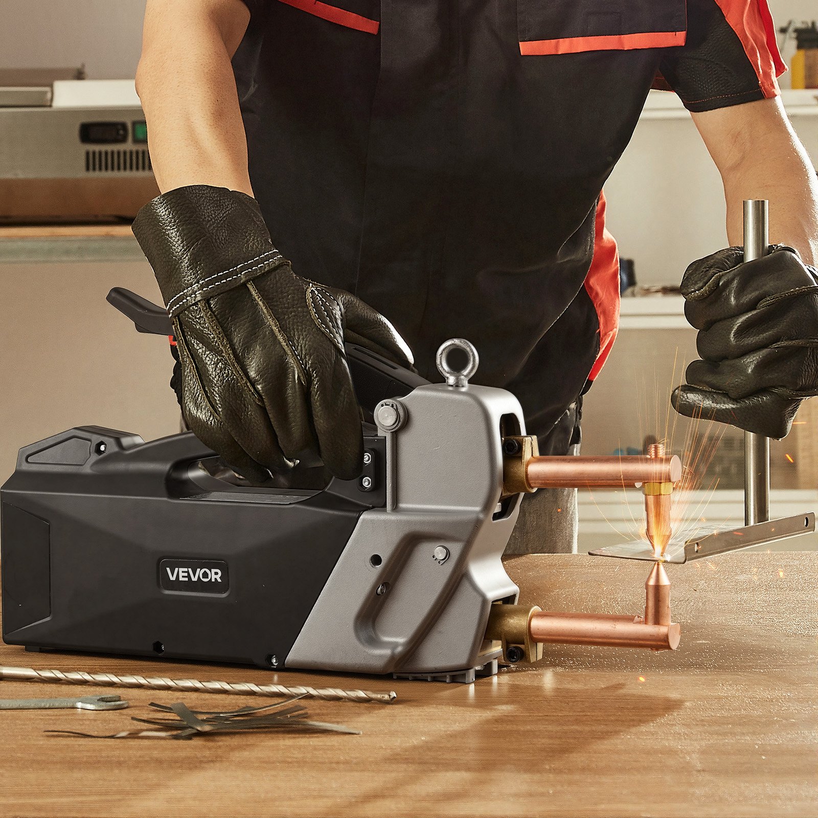 VEVOR Tragbares Punktschweißgerät, 4 mm dicker Punktschweißer mit 8,1 kVA Eingangsleistung, 4200 A elektrisches Metallblechschweißgerät mit handgeführter Schweißpistole