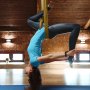 VEVOR Aerial Yoga Hängematte Set 4 x 2,8 m, Golden Aerial Yoga Swing Air Fliegen, Yoga-Schaukel Hammock Swing 1000 kg Max. Tragfähigkeit, inkl. Yoga-Socken & Stahlkarabiner, Anti-Gravity-Übungen