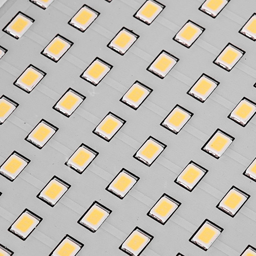 VEVOR Baustrahler LED mit Stativ, 21000 Lumen, 6000-6500K Arbeitsleuchte mit drei Köpfen, Einzelschalter, und 3,3 m Netzkabel, für Baustellenbau im Innen- und Außenbereich, IP65 wasserdicht