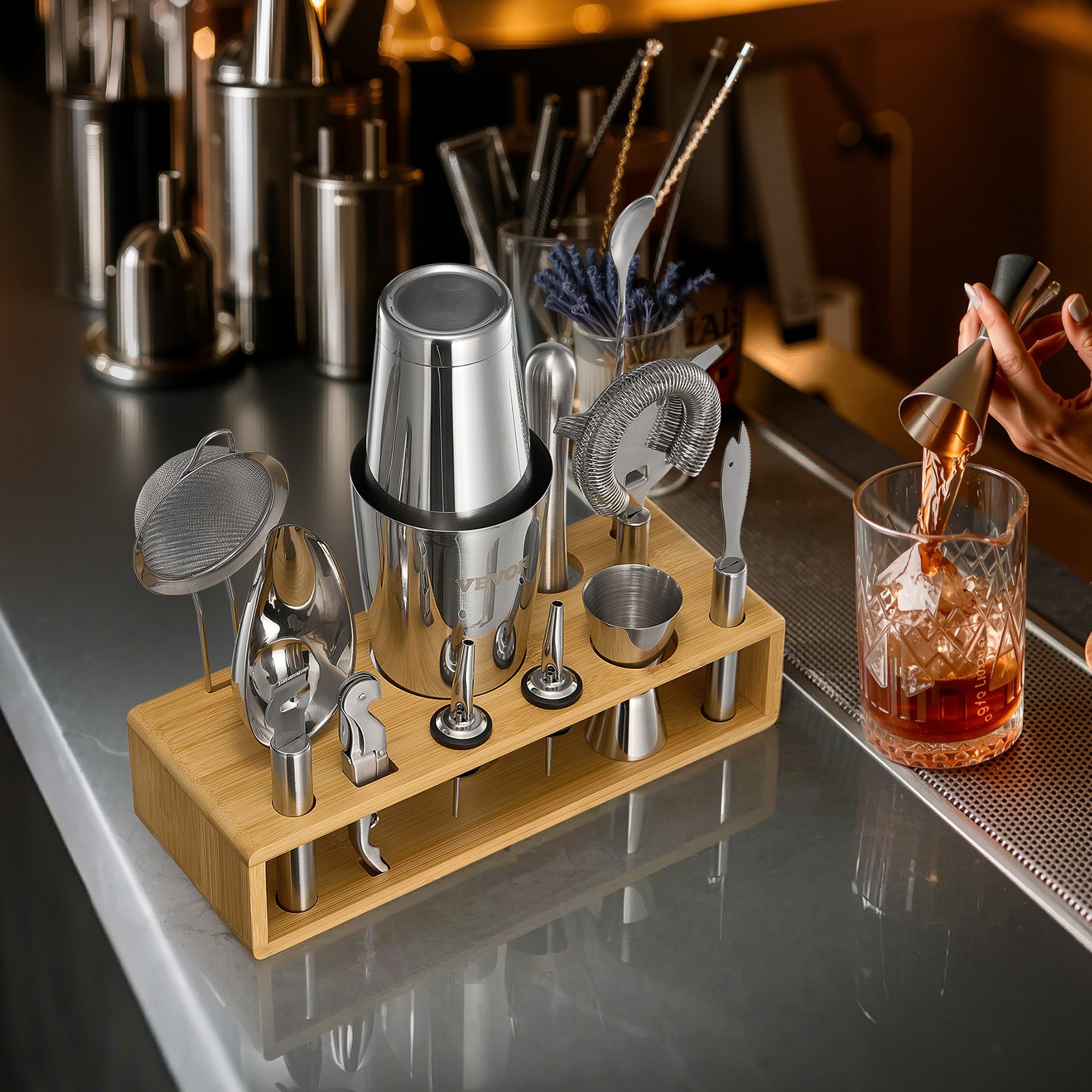 VEVOR Cocktail Shaker Set, 13-teiliges Bar-Set aus Edelstahl mit Bambusständer, Zubehör für Boston-Barkeeper | Mixerlöffel Stößel Messbecher Sieb Schnapsausgießer Eisschaufel Zitronenschaber