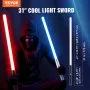VEVOR Lichtschwert Duell-Lichtschwert 775 mm 2 Stk. mit 7 RGB-Farben & 4 Soundmodi & realistischem Griff, wiederaufladbares Leuchtschwert für Erwachsene Weihnachtstag Halloween-Cosplay Geburtstag