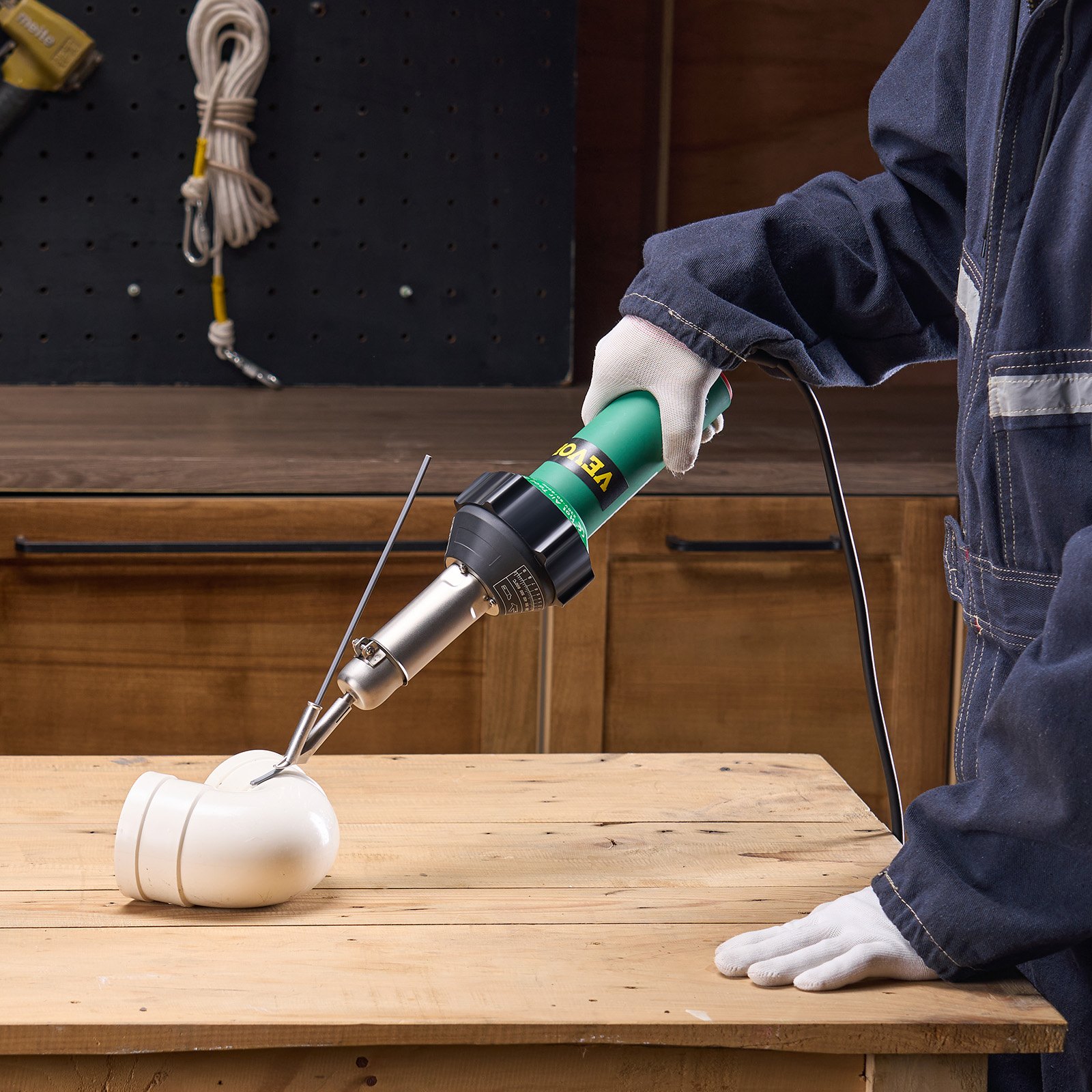 VEVOR Heißluft-Kunststoffschweißgerät, 1600 W Heißluftpistole, PVC TPO Vinyl Schweißbrenner, Hot Air Welder Set mit 7 Zubehörteilen – 2 Düsen & Schnellschweißspitze, 1 Nahtrolle für PP/PE/PVC-Platten