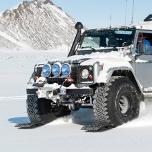 VEVOR 10 TONNEN Traktionsbretter mit PP-Material, Bergungsbretter für Geländefahrzeuge/Autos/Pickups/SUVs/Wohnmobile, Paar Reifen-Traktionsmatten auf Schnee, Sand, Schlamm und losem Untergrund, Aufbewahrungstasche, kurz, schwarz