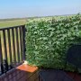 VEVOR Expandable Fence Privacy Screen, 63.5 x 320 cm Expand Artificial Plant Wall, Realistic Artificial Ivy Panel with 50 Zip Ties, Decorative Faux Greenery Backdrop Hedges for Balcony Patio Outdoor