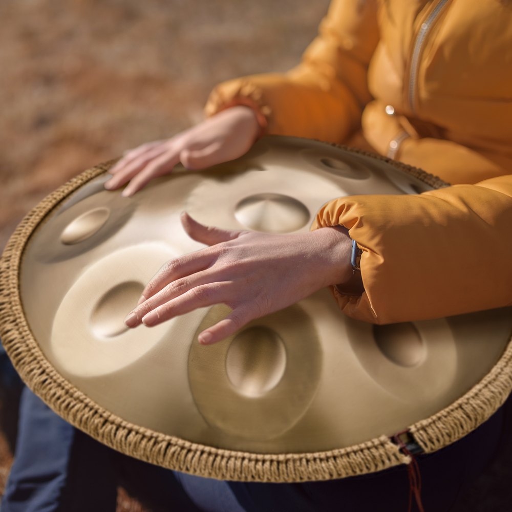 VEVOR Handpan, 55 cm, 12 Noten, D-Moll-Handtrommel, Drum-Instrument mit Schlägeln, 440-Hz-Handpan-Ständer & Tragetasche, Heilende Klangtrommel aus Stahl, Schlaginstrumente für Erwachsene & Anfänger