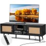 VEVOR Rattan-TV-Ständer für 165 cm Fernseher, Boho-TV-Ständer mit Rattantür, Fernsehschrank mit eingebauter Steckdose und USB-Anschlüssen, moderne TV-Konsole für Wohnzimmer, Medienraum, schwarz