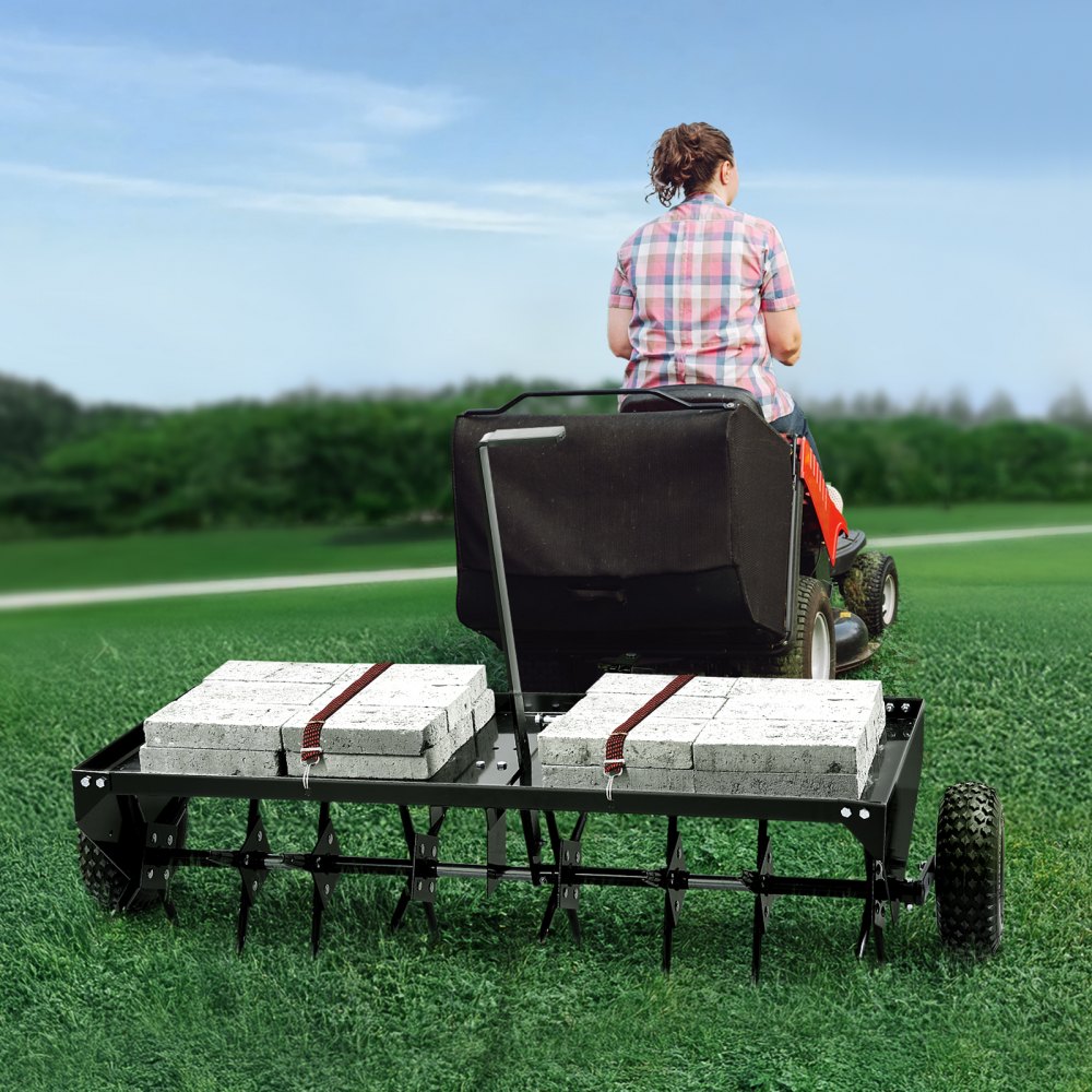 VEVOR Aerifizierer, 1500x980x885 mm, Rasenbelüfter zum Hinterherziehen mit Universalkupplung, Aufsitzmäher mit abwechselnd angeordneten Eisenspikes, Rasenlüfter für Gärten, Rasenflächen, Bauernhöfe