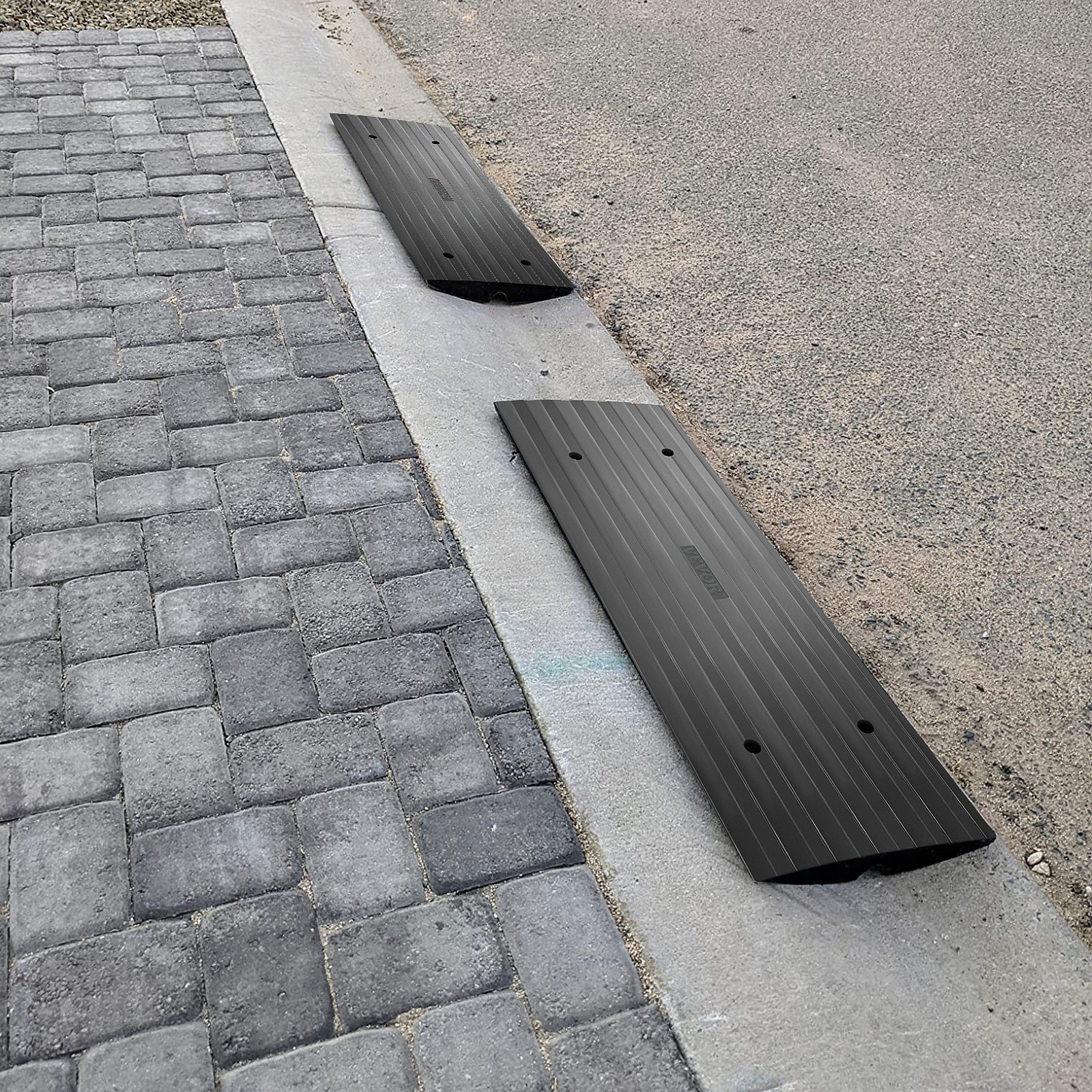 VEVOR Gummi-Treppenrampe 2PCS mit 1 Kabelkanal 6,5x3,5 cm Maximale Belastung 10 Tonnen Geschwindigkeitskontrolle für Ladegasse Garage Auto LKW Scooter 123x41x6,5 cm