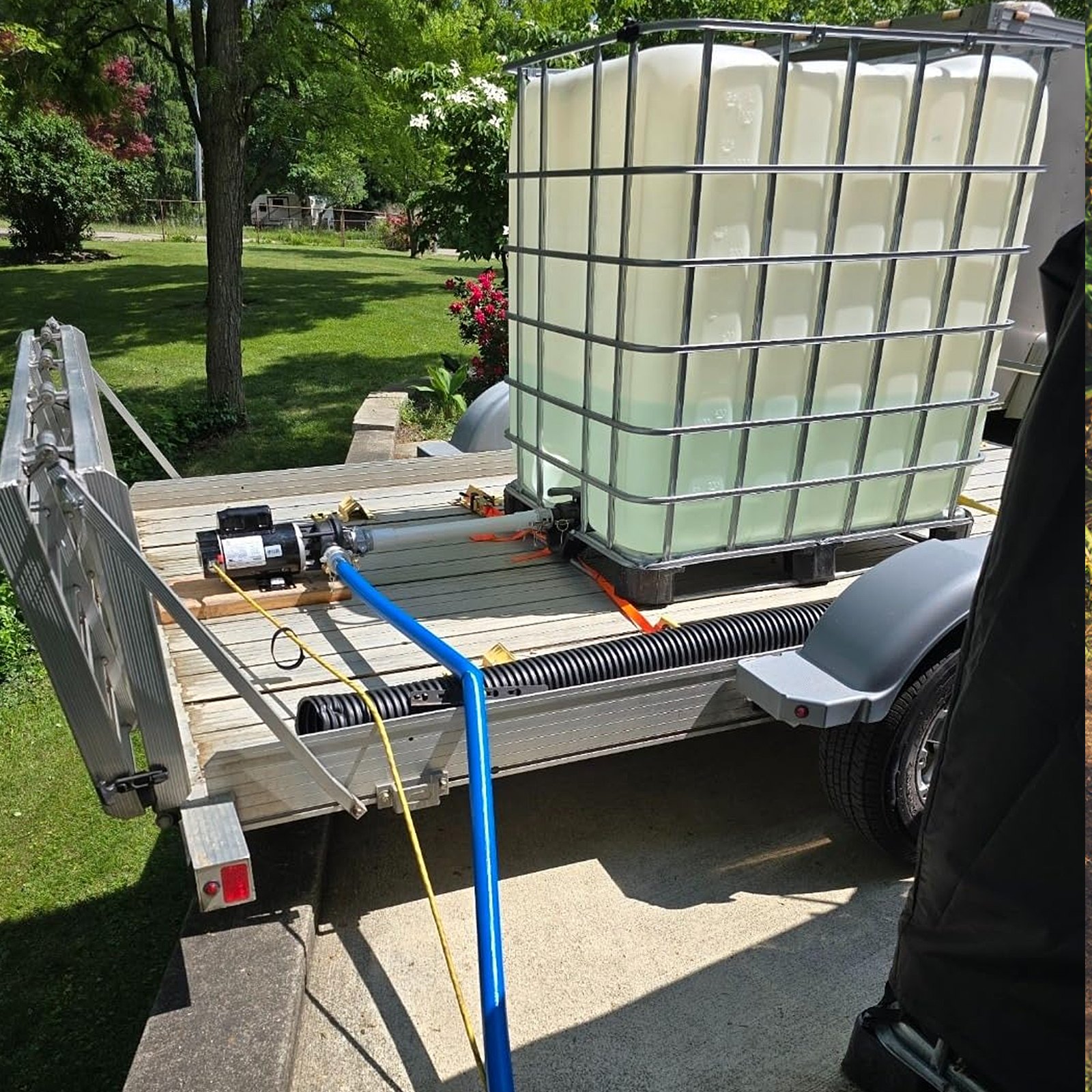 VEVOR flat hose, 38 mm x 30 m, wastewater hose, with clamps, camlock, aluminum fittings, suitable for various pumps, for wastewater treatment, water transport and other purposes