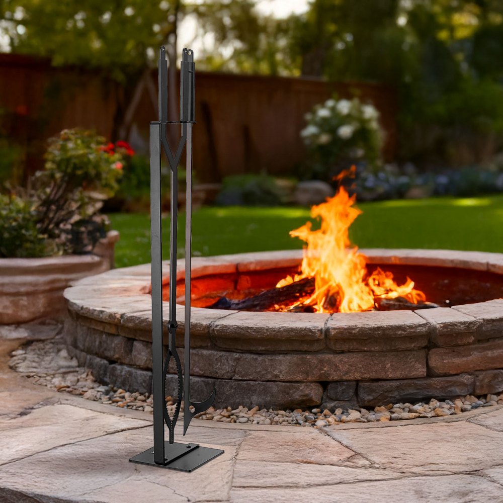 VEVOR Juego de Herramientas para Chimenea, 3 Piezas, con Soporte, Pinzas y Atizador, Hierro Forjado, para Fogatas en el Patio, Interior y Exterior, Color Negro, en Forma C, 1050 x 185 x 185 mm