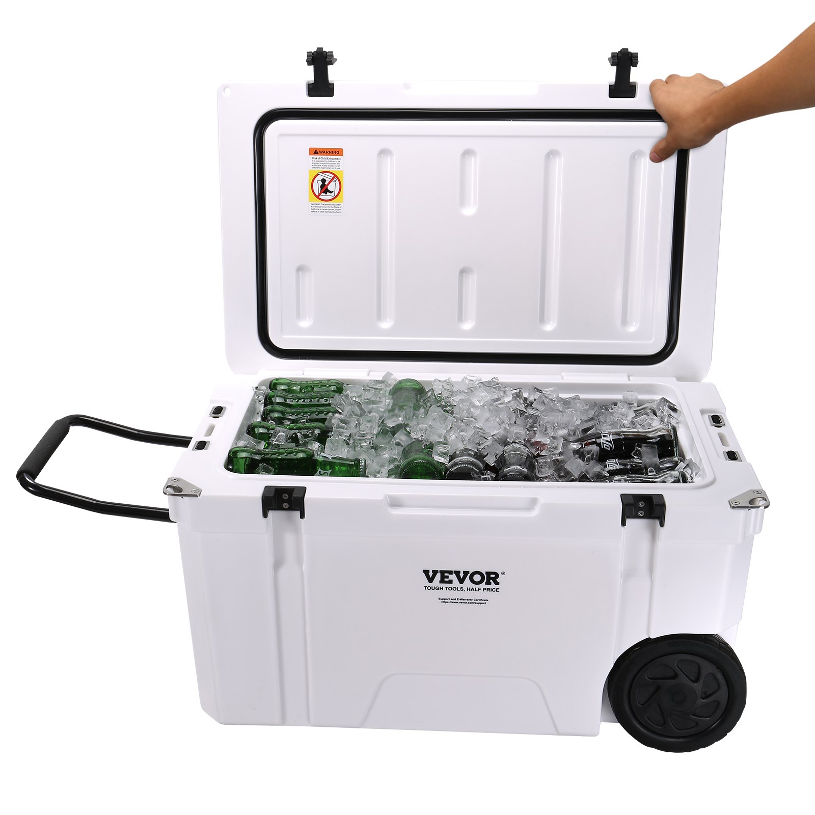 Refrigerador portátil aislado VEVOR lleno de bebidas heladas, diseño con ruedas para fácil transporte.
