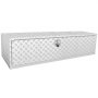 Caja para debajo de la carrocería del camión VEVOR con placa de diamante de aluminio y cerradura de seguridad sobre fondo blanco.