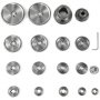 Varios engranajes de metal y piezas de herramientas para mini tornos VEVOR, engranajes dispuestos en filas.