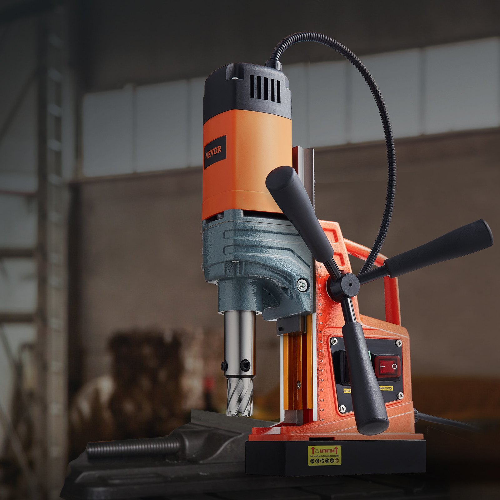VEVOR Taladro de Núcleo Magnético 1300W Taladrador Magnético Profesional 13000N 810rpm Taladro Magnético Portátil Profundidad 50mm Diámetro de Perforación 40mm Sistema de Perforación Electromagnética