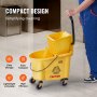 Persona que utiliza un balde de trapeador VEVOR amarillo con escurridor con mango ergonómico y diseño compacto sobre piso de mármol.