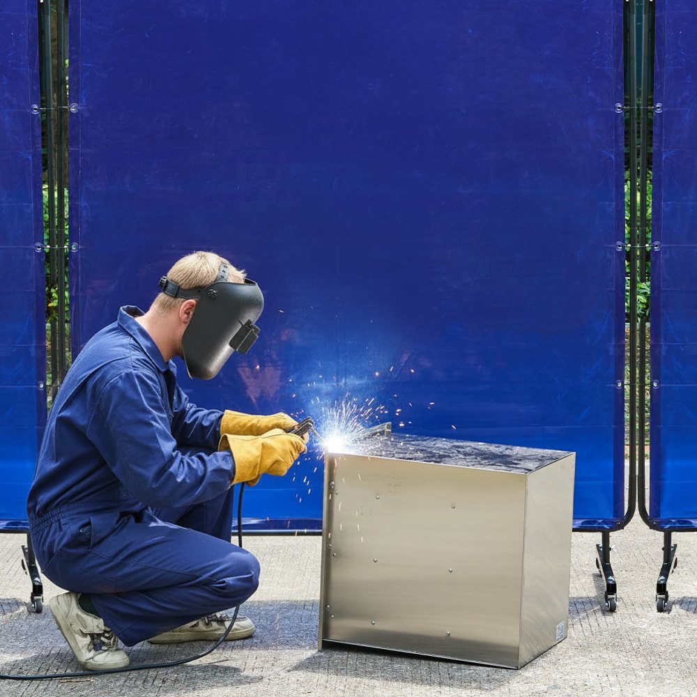 VEVOR Cortina de Soldadura, 1740 x 1740 mm, Pantalla de Soldadura de Vinilo Ignífugo con Ruedas Giratorias Bloqueables y 6 Niveles de Protección UV para Uso Industrial/de Taller, azul, Con Marco