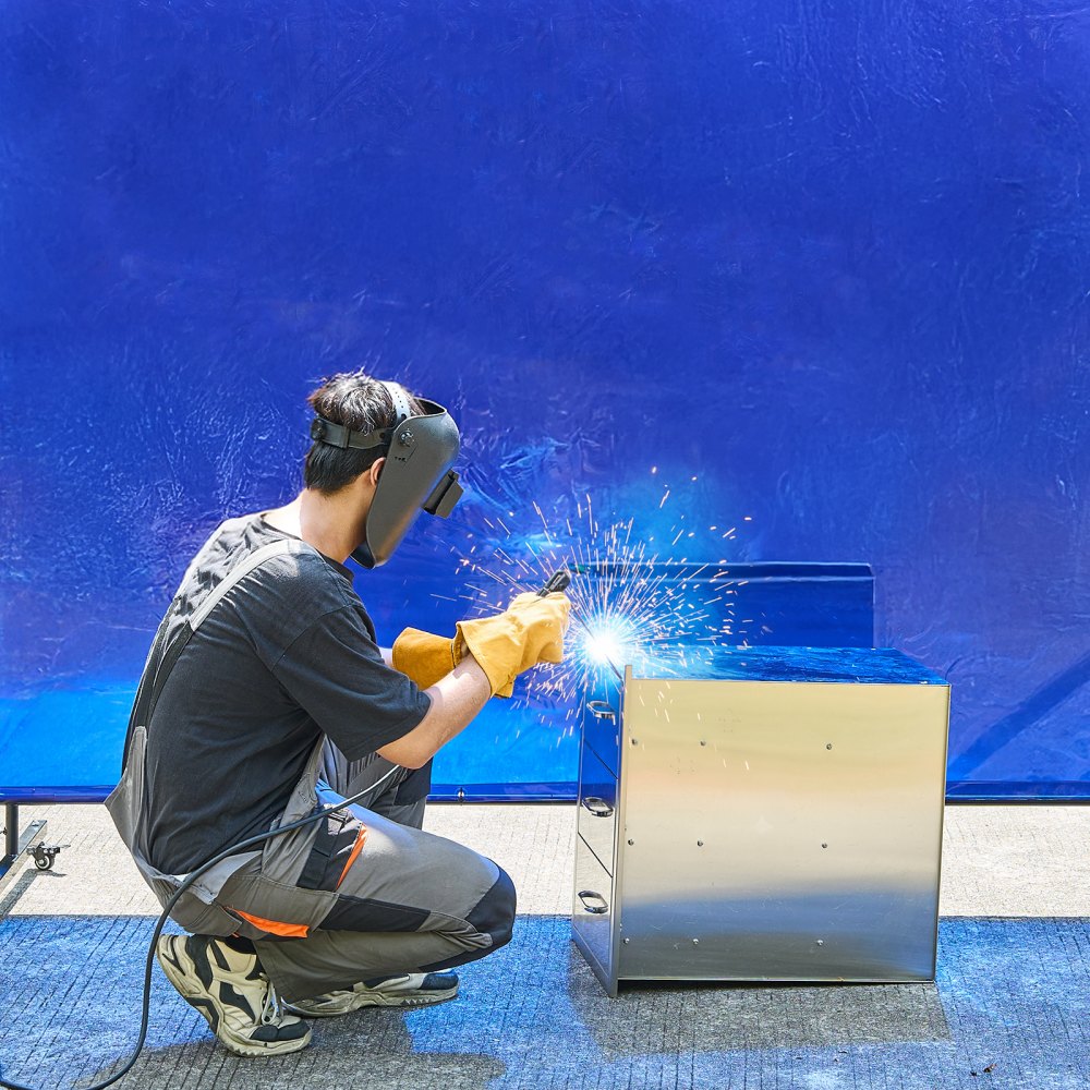 VEVOR Cortina de Soldadura, 1740 x 2340 mm, Pantalla de Soldadura de Vinilo Ignífugo con Ruedas Giratorias Bloqueables y 6 Niveles de Protección UV para Lugares de Trabajo al Aire Libre, Azul