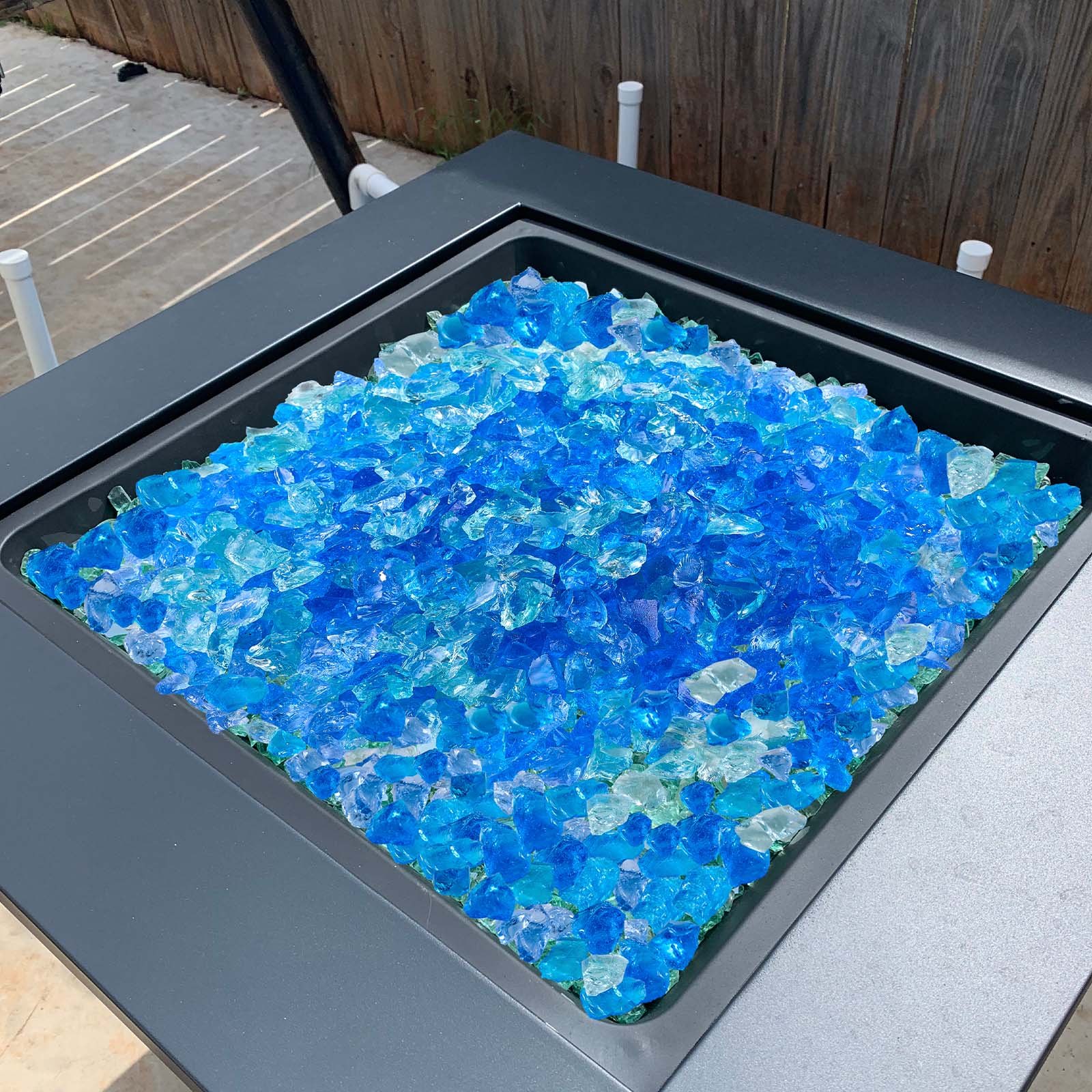 VEVOR Fire Glass, 10 LBS / 4.5 KG Fireplace Rocks, 3/4-Inch / 19.05 mm Reflective Firepit Glass Rock, High Luster Stone Landscaping for Fire Pit Table, Aqua Blue + Caribbean Blue + Aqua Green