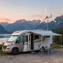 VEVOR Generador Eólico 24 V 1500 W Turbina Eólica de 3 Palas, Aerogenerador con Controlador Híbrido Eólico-Solar, Pantalla LCD, Arranque de 2,5 m/s, para Panel Solar Casa Autocaravana Granja Barco