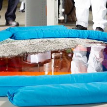 VEVOR Calcetín Absorbente Agua Universal 76x1200mm 12 Piezas Absorbente Serpiente de Agua Absorción hasta 20 Galones Calcetín a Prueba de Derrames Resistente al Moho para Cocina Almacén Fábrica Taller