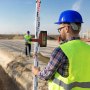 Varilla de medición telescópica de aluminio VEVOR de 5 m con escala de doble cara en cm/mm, varilla de nivelación, varilla de medición de aleación de aluminio con nivel de burbuja y bolsa de transporte para medir casas, paredes y pisos