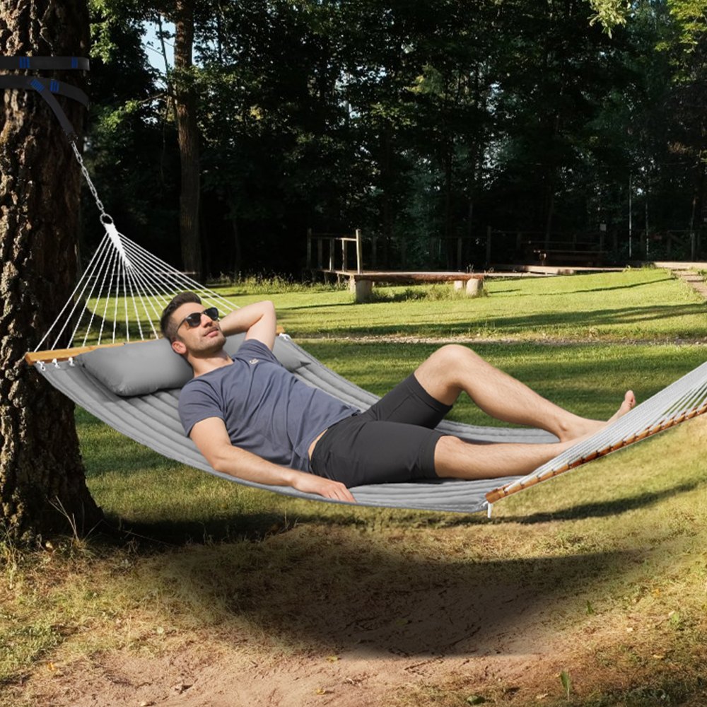 VEVOR Hamaca doble de tela acolchada carga de 500 libras hamaca doble con barras separadoras de madera dura para 2 personas con almohada extraíble y cadenas para exteriores, patio, playa, gris
