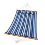 Hamaca doble VEVOR con rayas azules y blancas, barras separadoras de madera y almohada adjunta.