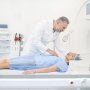 VEVOR Papel para Camillas de Reconocimiento Médico, Rollos de Crepé de 53 cm x 38 m, 12 uds, Desechable, Ideal para Spas, Guarderías, Médicos, Quiroprácticos, Masaje, Blanco, Súper Absorbente