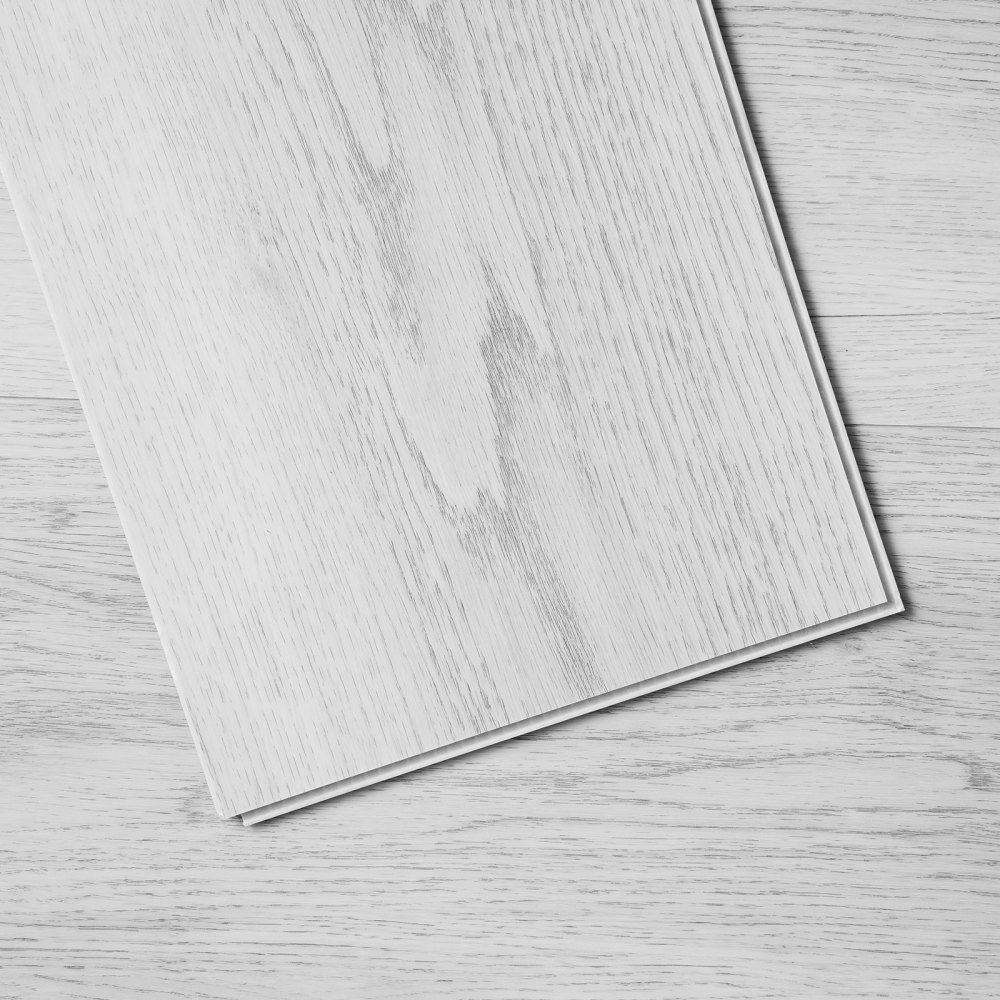 VEVOR Baldosas de Vinilo Entrelazadas 1220 X 185 mm, 10 Baldosas de 5,5 mm de Grosor Se Encajan, Pisos de Bricolaje de Grano de Madera Gris Claro para Cocina, Comedor, Dormitorios y Baños de su Hogar