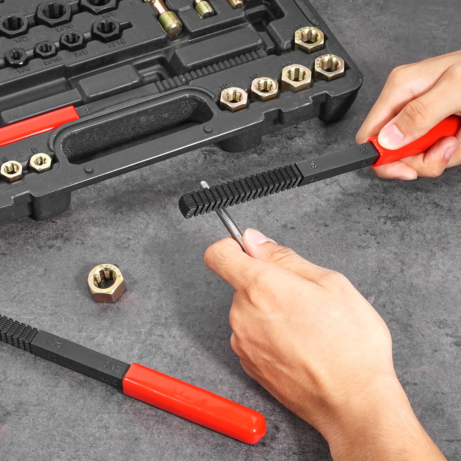 VEVOR Kit de Reparación de Roscas Métricas UNC y UNF 49 Piezas Restaurador de Roscas Métricas con 22 Machos de Roscar, 24 Terrajas, 3 Limas de Rosca Acero Tratado Térmicamente para Mecánicos