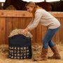 VEVOR Bolsa de Heno para Caballos, 55 x 18,5 x 64 cm, Agujeros 46 x 46 mm, Fabricada en Nailon, con Revestimiento Impermeable de PVC, Correas de Suspensión Ajustables y Ganchos Metálicos, Negro