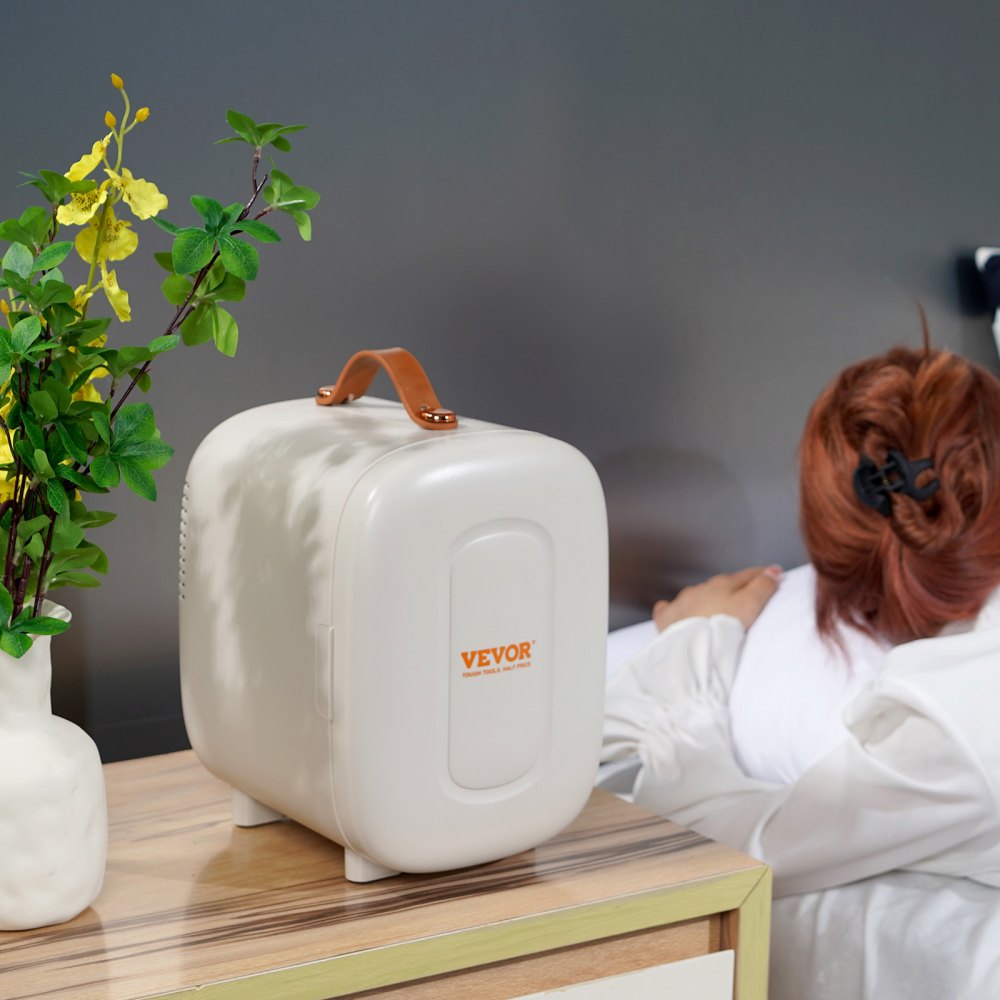 VEVOR Mini Frigorífico Cosmético 4 L 6 Latas de 330 ml Mini Refrigerador Portátil Modo de Frío y Calor Temperatura de 18°C/50°C Frigorifico Pequeño para Alimentos Bebidas Medicinas Cosméticos, Blanco