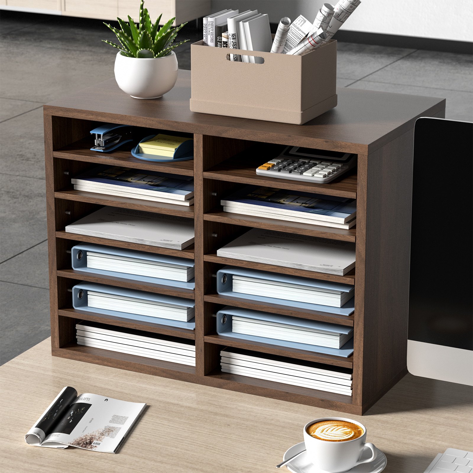 Organizadores de literatura de madera VEVOR con archivos, carpetas, material de oficina y una planta en la parte superior.