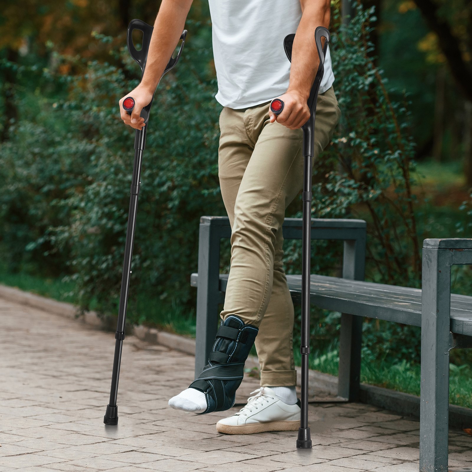 Muletas de antebrazo VEVOR para adultos, muletas de antebrazo plegables con altura ajustable de 10 niveles, muletas médicas de aluminio livianas con puño abierto para cirugía de lesiones en las piernas para discapacitados, 1 par de 350 libras