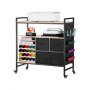 VEVOR Carrito de Manualidades con Ruedas y Mesa de Almacenamiento, Mesa Plegable con Lados Plegables, 20 Soportes para Rollos de Vinilo y 3 Cajones, Compatible con Máquinas, Negro