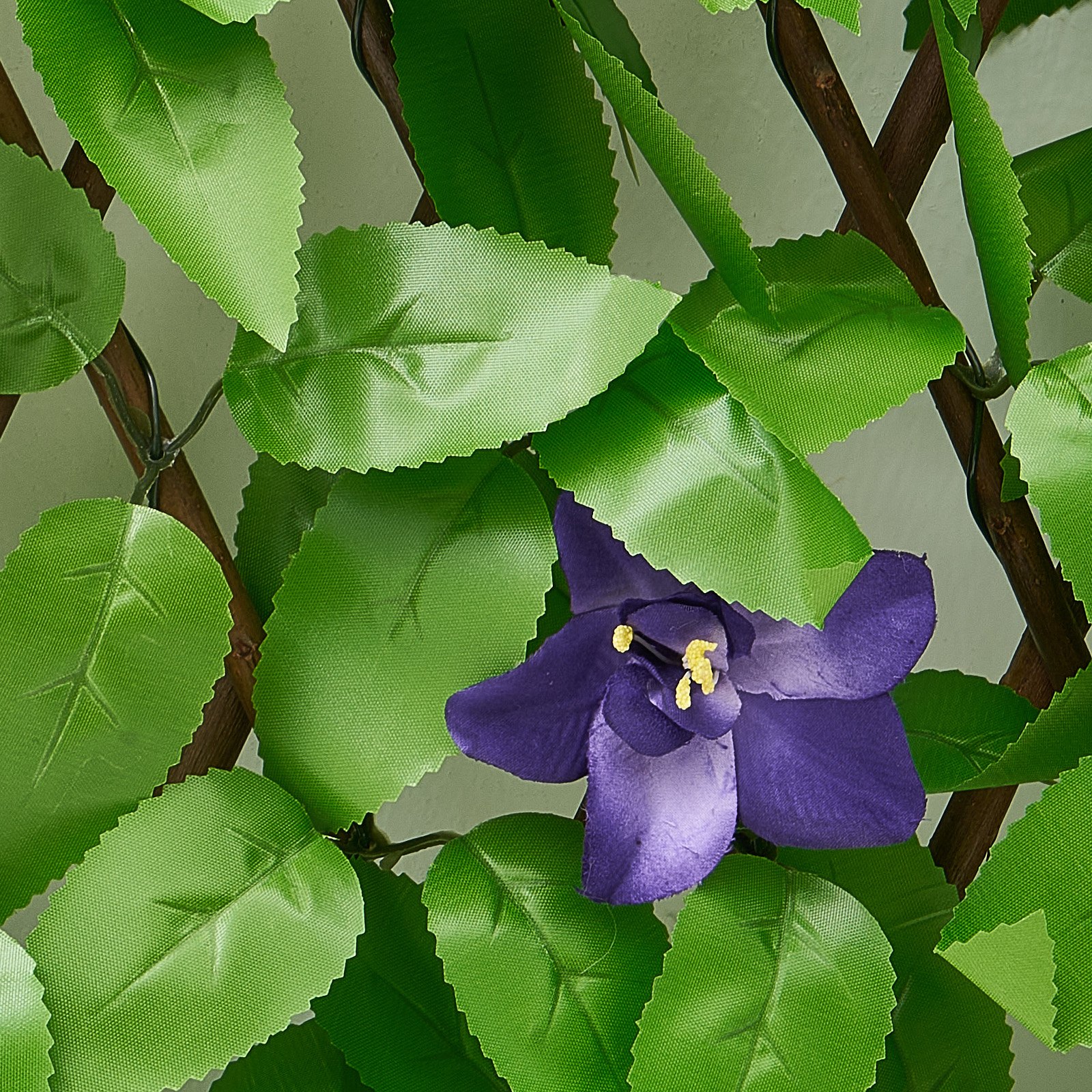 VEVOR Seto Artificial 64,9 x 310 cm, Valla Decorativa de Hiedra Artificial, 2 Unidades, con 50 Bridas, Hojas Verdes y Flores Moradas, Pantalla de Privacidad para Jardín Balcón Ático Terraza Piscina
