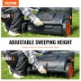 VEVOR Barredora de Césped 99 L Manual con Bolsa Ancho de Barrido 53,5 cm Cepillo Giratorio Altura Ajustable con Ruedas de 25 cm para Césped Hojas de Jardín Escombros Secos 112x67x90 cm