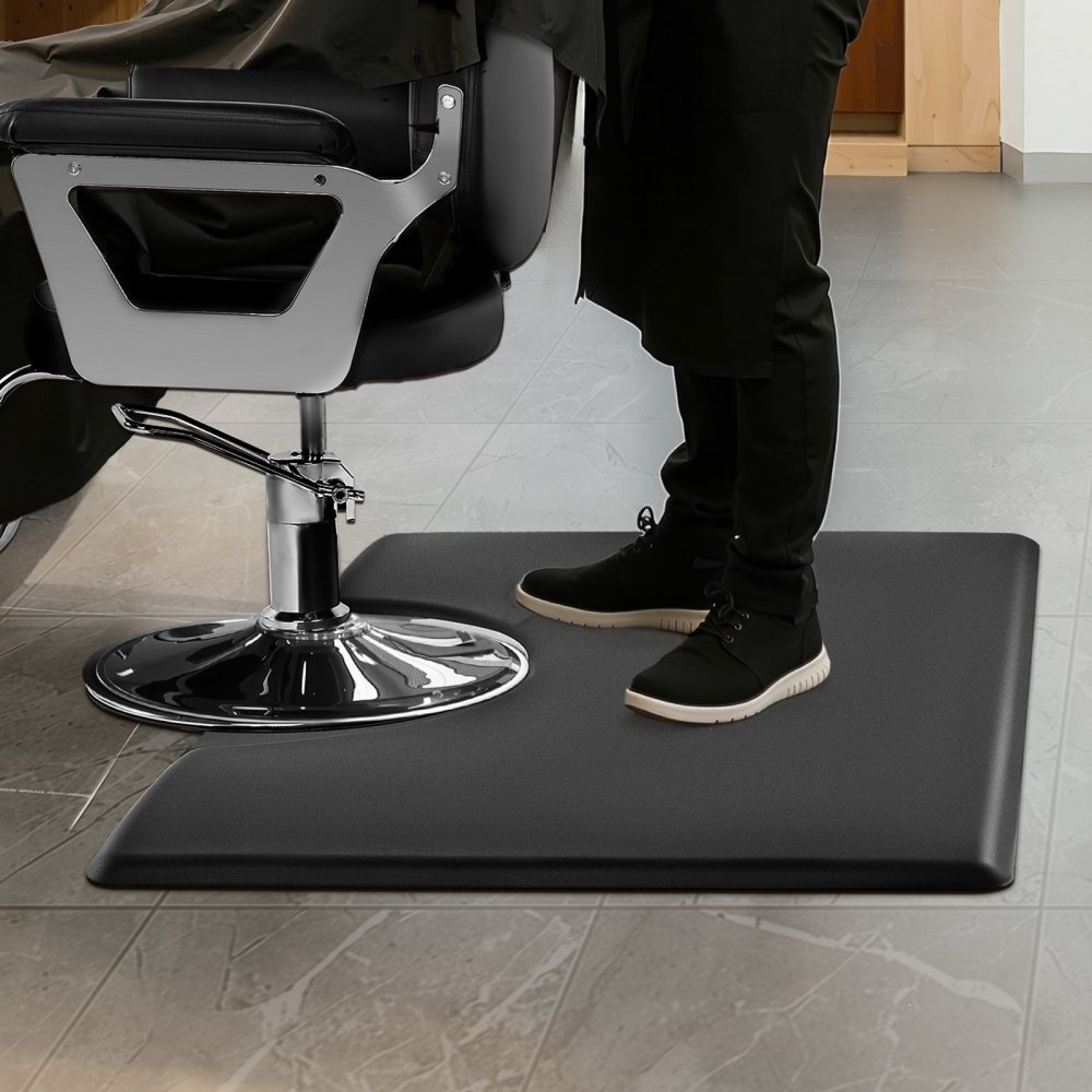 VEVOR Alfombrilla de Peluquería Rectangular, Antifatiga, Cómoda y Elegante, de PVC + PU, con Corte Redondo, Bordes Biselados Antirretroceso y Base Antideslizante, 1525 x 915 x 23 mm, Negro Mate