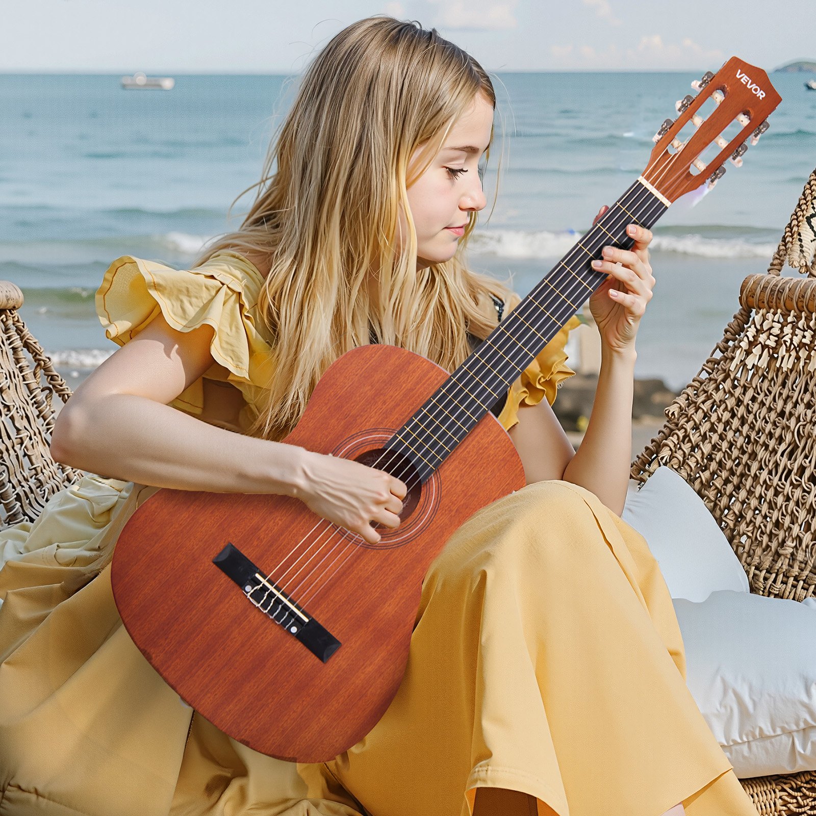 VEVOR Guitarra Clásica, Kit de Guitarra Clásica de Madera de 900 mm con Cuerdas de Nailon, Funda, Correa, Afinador, Cuerdas Adicionales, Púas, Cejilla, Sapeli y Palisandro, para Estudiantes, Natural