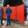 VEVOR Cortina de Soldadura con Marco 3 Paneles Pantalla de Cortina Protectora de Soldadura 1,8x2,4 m de Vinilo Ignífugo sobre 12 Ruedas Giratorias (6 con Bloqueo) Mobile Pro para Industria, Rojo