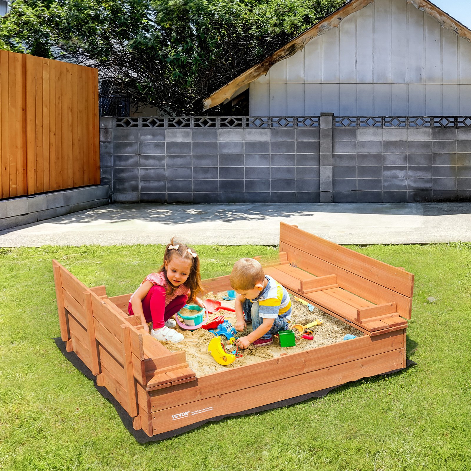 VEVOR - Caja de arena de madera de 132 x 120 x 43 cm, arenero con bancos plegables y revestimiento inferior, caja de arena de madera natural para niños para exteriores, patio, playa, parque, regalo para niños y niñas de 3 a 12 años