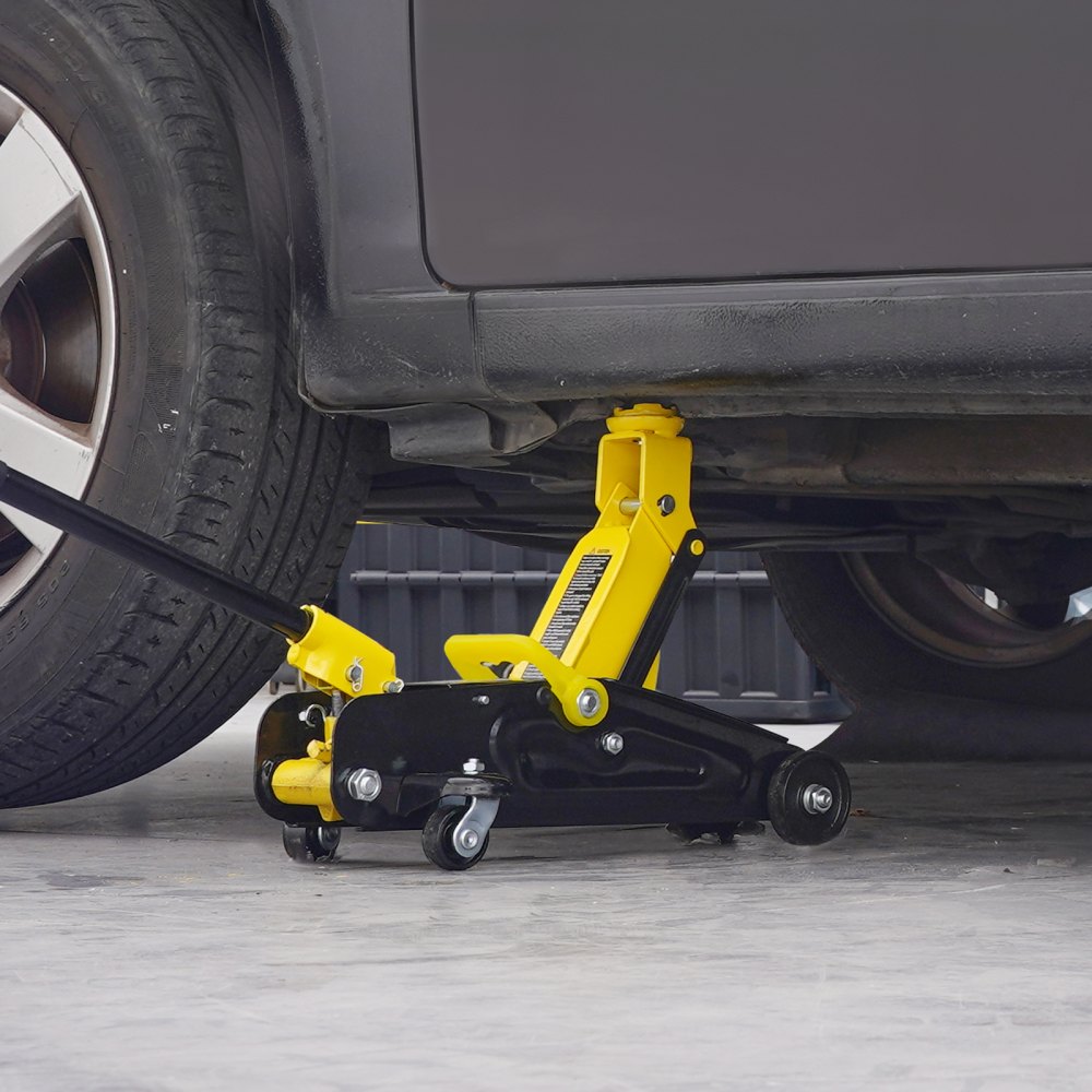 Gato hidráulico de piso de perfil bajo VEVOR de 1,5 toneladas (3300 lb), de hierro resistente, para carreras, para automóvil, con bomba de elevación rápida de un solo pistón, rango de elevación de 4,7" a 12,1" (amarillo)