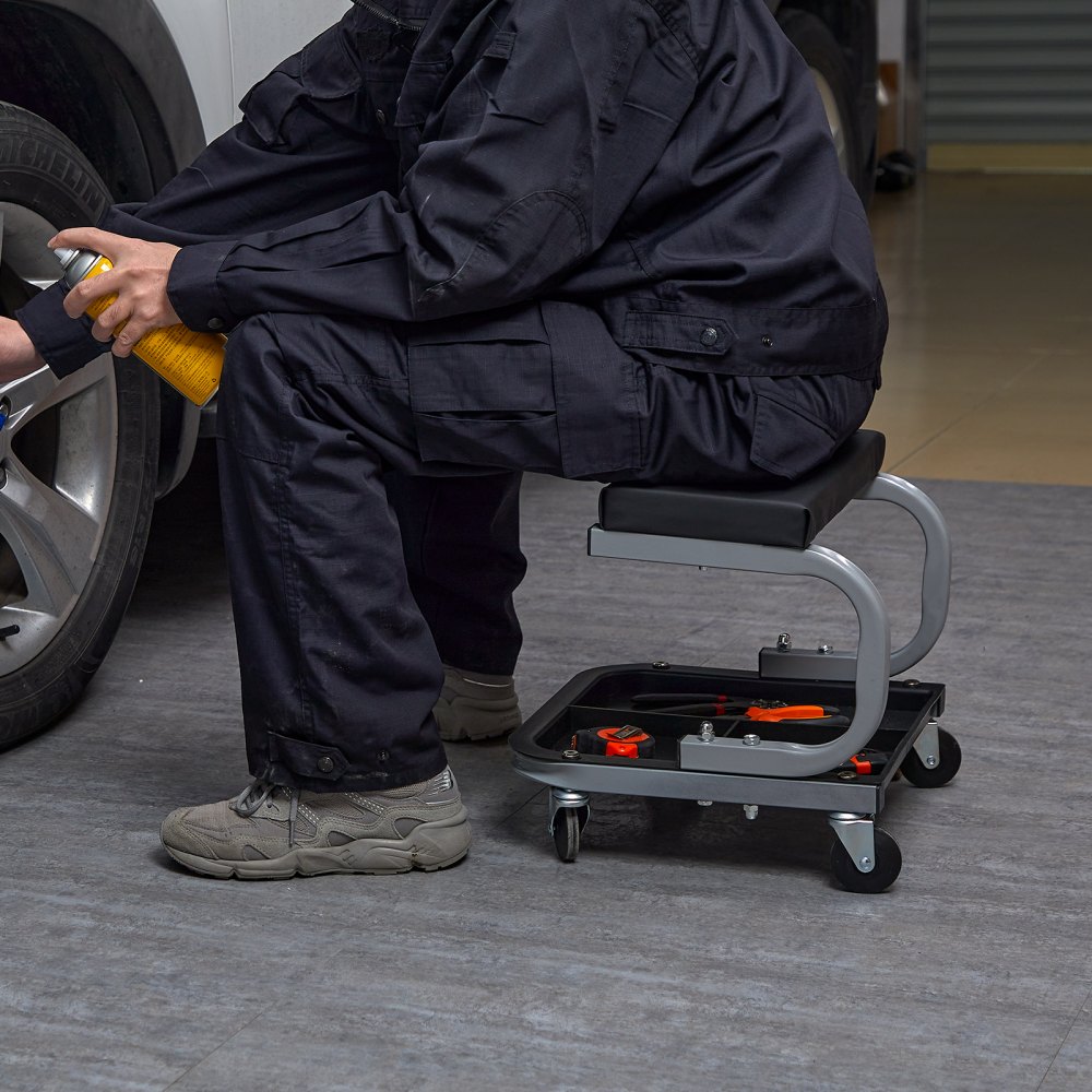VEVOR Taburete de Mecánico de Acero para Reparación y Mantenimiento de Vehículos Ruedas Giratorias Capacidad de Carga de 113 kg, Taburete con Portaherramientas 36 x 36 x 36 cm Asiento de Material PU