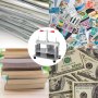 Máquina prensadora de papel manual VEVOR con revistas, sellos, libros y billetes de dólar.