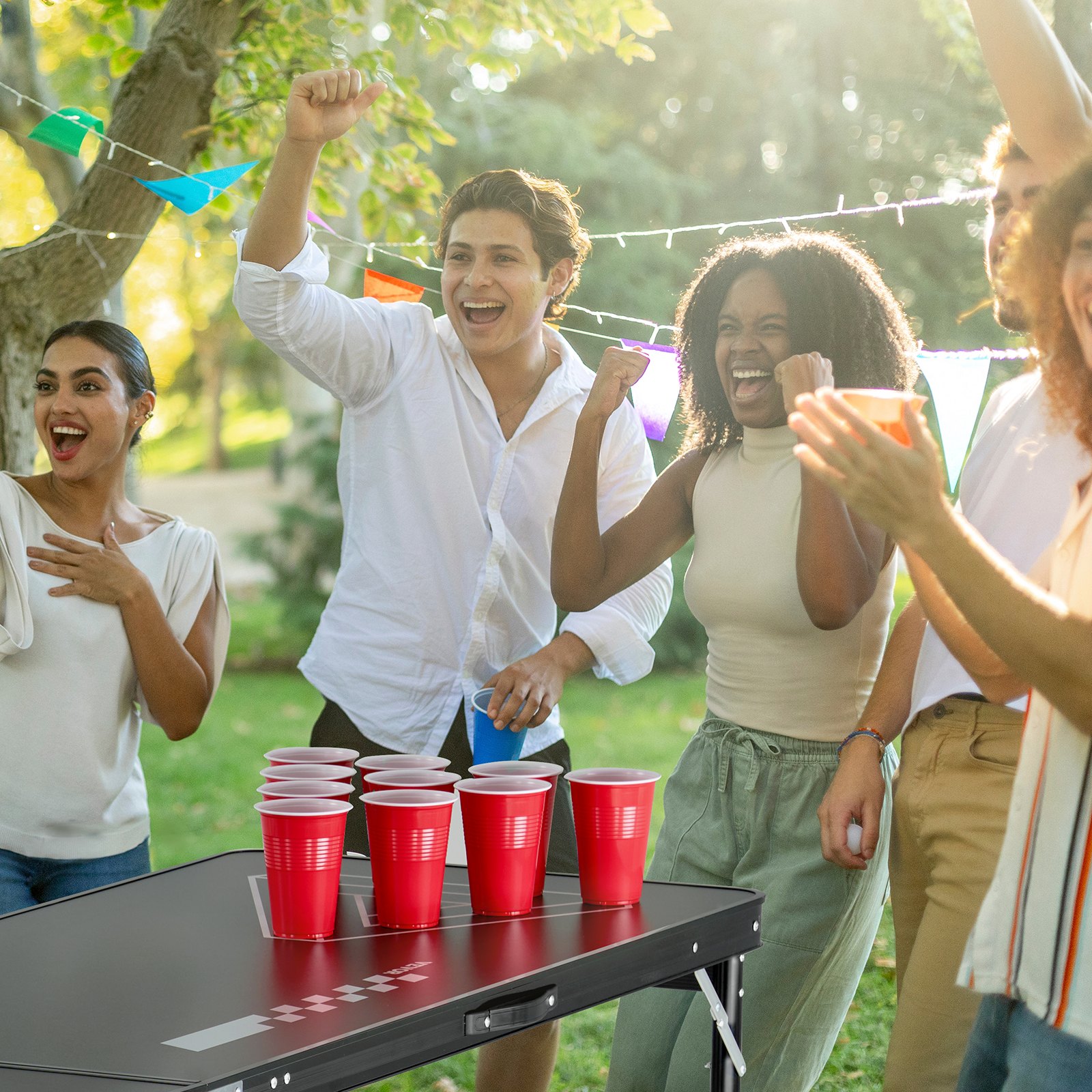 VEVOR Mesa de Juego de Beer Pong 240 x 60 x 90 cm Portátil y Plegable Negro, Mesa Ligera con Asa de Transporte y 6 Pelotas de Ping Pong de ABS, Carga de 30 kg, para Oficina, Fiestas, Viajes, Camping