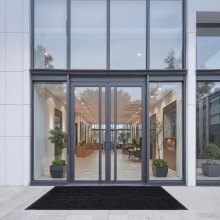 VEVOR Felpudo para Puerta de Entrada, Interior y Exterior, Elegante Alfombra de Tiras Largas con Reverso PVC, Resistente y Lavable, para Pasillo, Balcón y Garaje, Color Gris, 2438 x 1219 x 7 mm