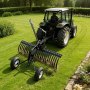 VEVOR Rastrillo para Tractor 122 cm de Ancho, Escarificador de Césped con 24 Dientes de Acero, Ruedas, Altura y Ángulo Ajustables, Compatible con UTV ATV, para Limpiar Hojas Nivelar Terreno Jardinería
