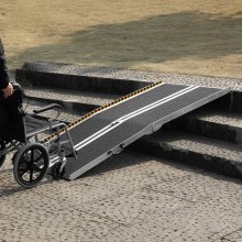 VEVOR Rampe pour fauteuil roulant, capacité 363 kg, rampe de seuil pliante portative en aluminium antidérapant 213,36 cm pour scooter, personnes handicapés, marches, maison, escaliers, portes, bordure