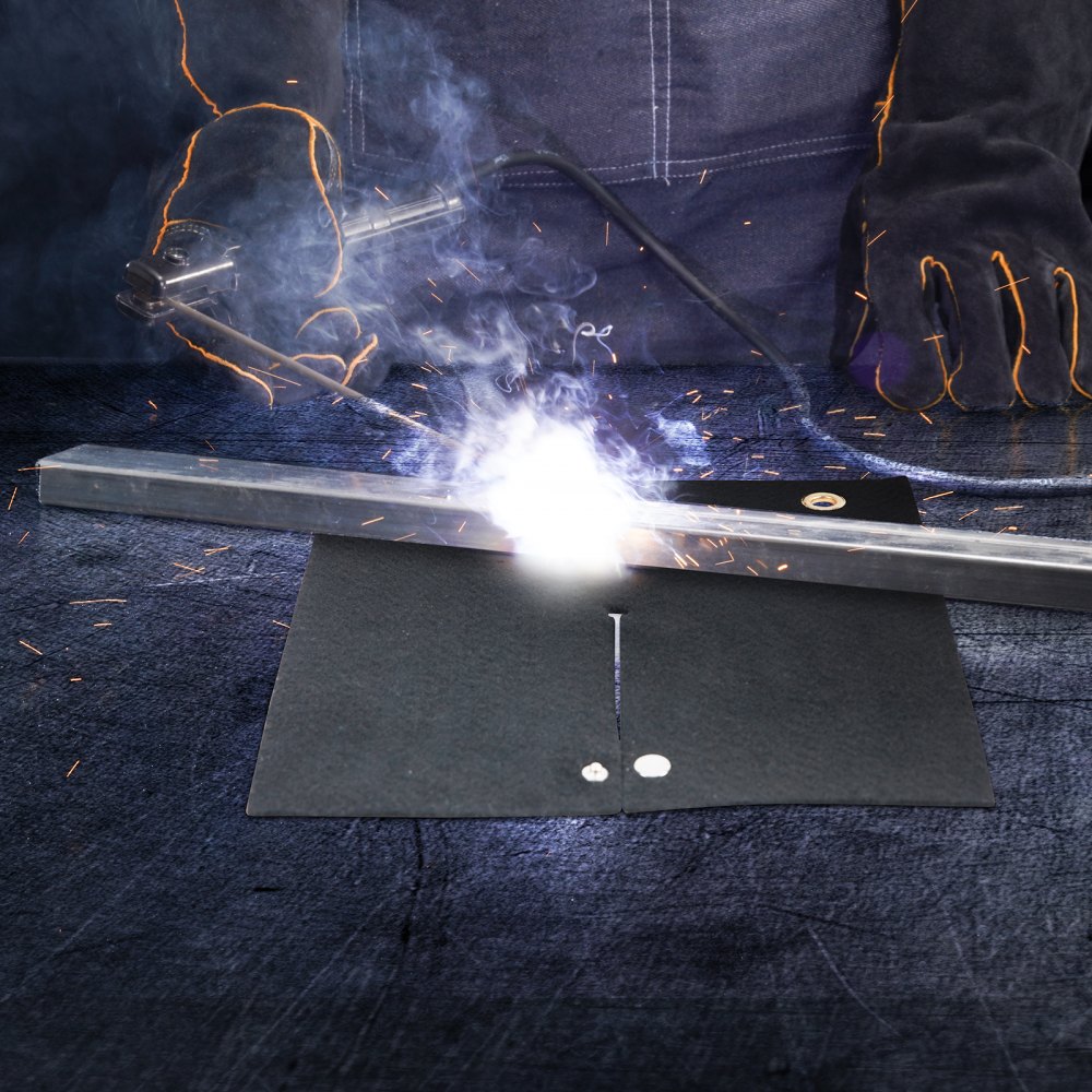 VEVOR Coperta per Saldatura Ignifuga, 305x305mm Coperta Antincendio in Fibra di Carbonio Resistente al Calore 982 ℃ Tappetino di Protezione Torcia Propano con Occhielli in Metallo per Tubi in Rame