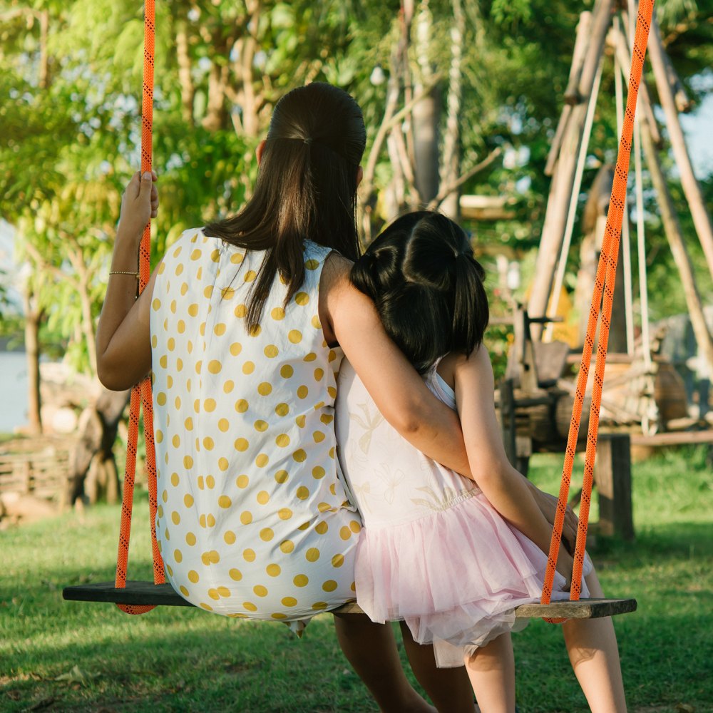 VEVOR Corda in Poliestere Doppia Intrecciata, 48 Trefoli,  35,58 kN Resistenza alla Rottura, Arrampicata Arborist Escursionismo, Roccia Campeggio Altalena Discesa 12,7 mm x 36,57 m, Arancione e Nero